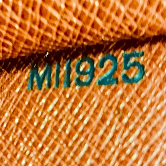 LOUIS VUITTON LV Cipango Gold EPI Leather Top Handle Ambassador Business Bag - Picture 7 of 13